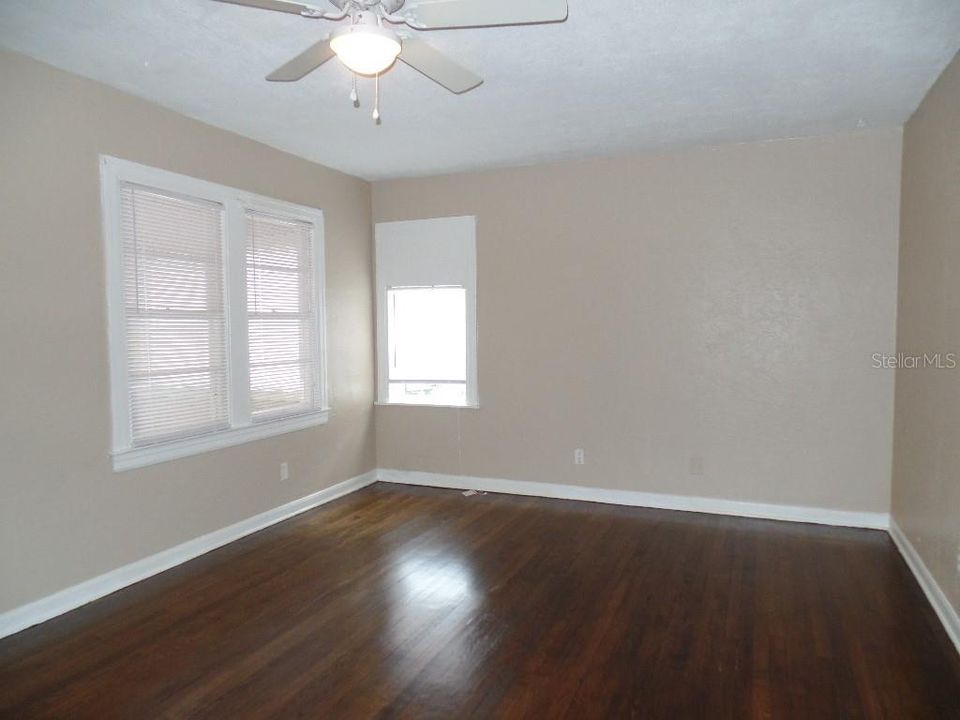 For Rent: $1,595 (2 beds, 1 baths, 800 Square Feet)