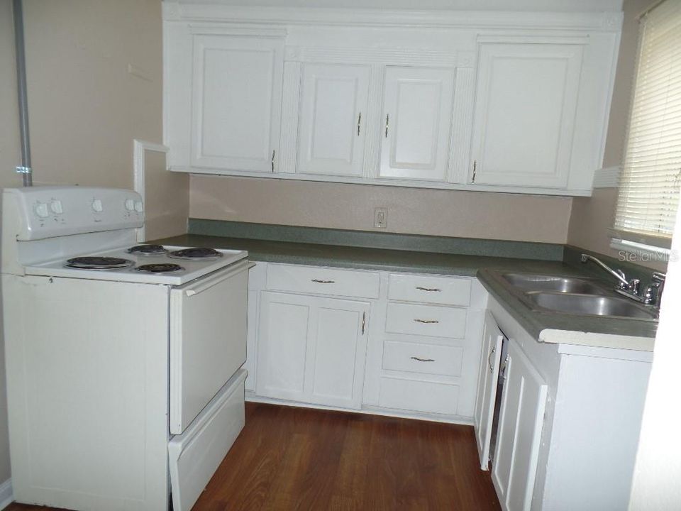 For Rent: $1,595 (2 beds, 1 baths, 800 Square Feet)