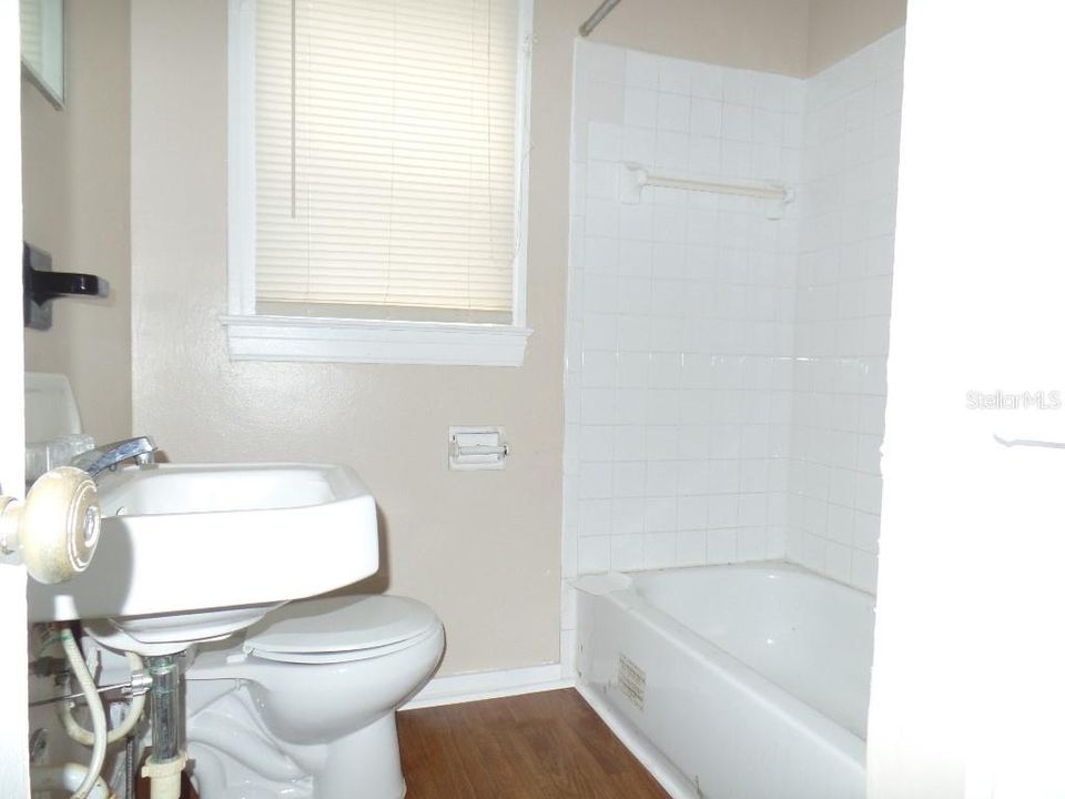For Rent: $1,595 (2 beds, 1 baths, 800 Square Feet)