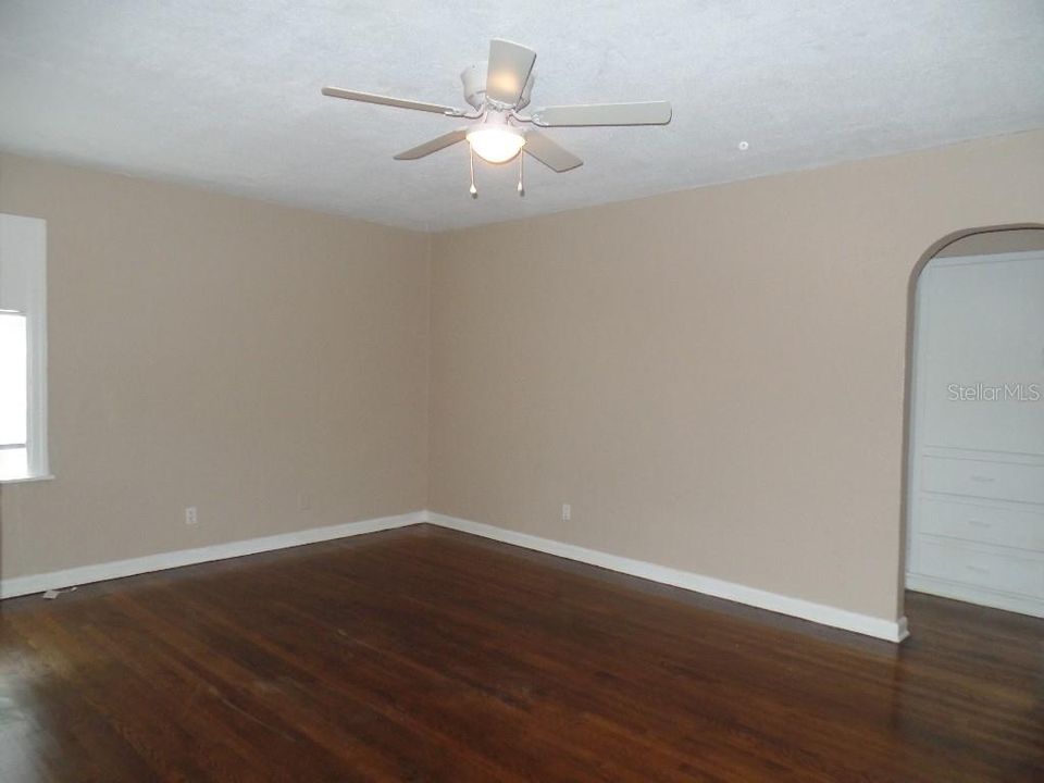 For Rent: $1,595 (2 beds, 1 baths, 800 Square Feet)