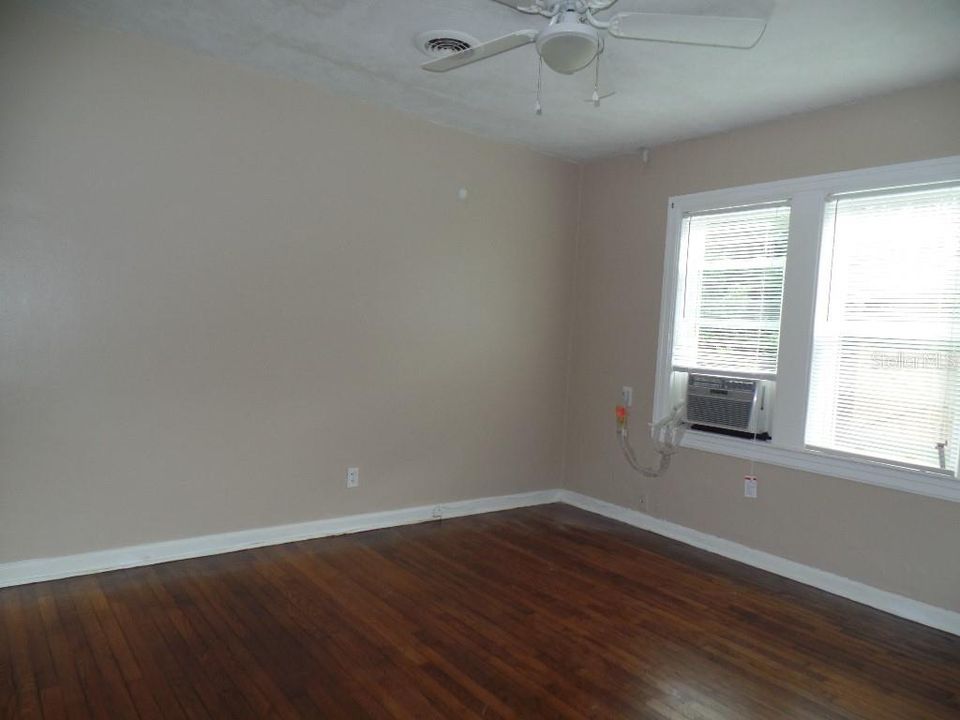 For Rent: $1,595 (2 beds, 1 baths, 800 Square Feet)