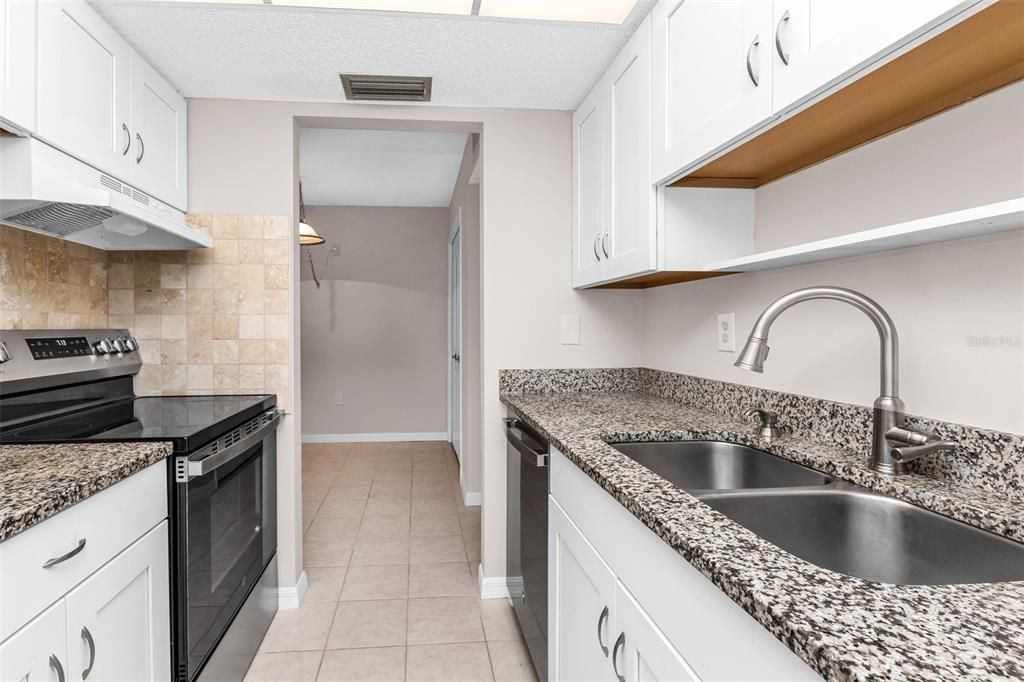 For Sale: $87,000 (1 beds, 1 baths, 647 Square Feet)