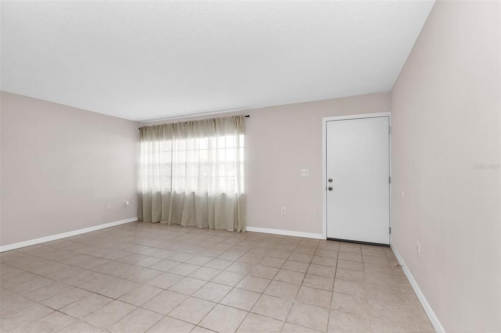 For Sale: $87,000 (1 beds, 1 baths, 647 Square Feet)