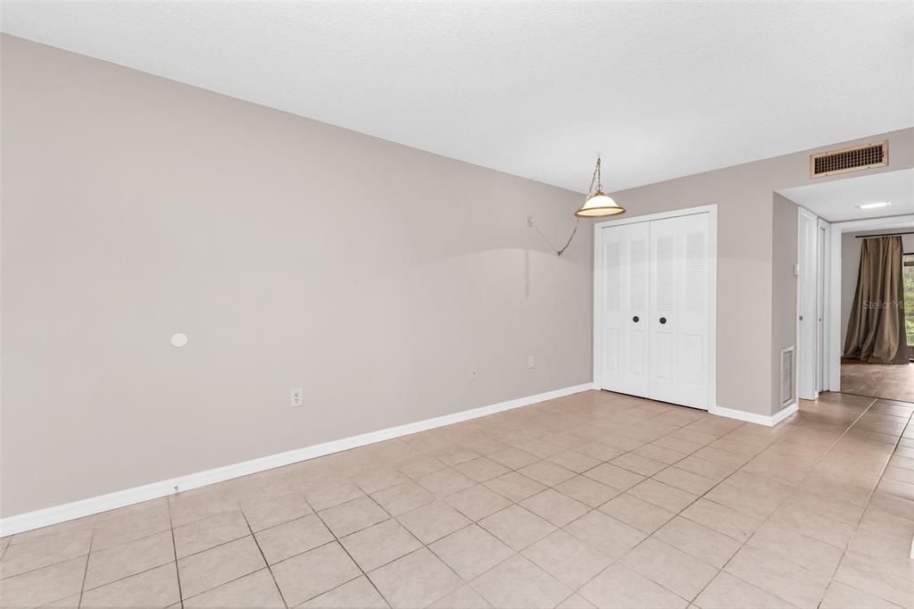 For Sale: $87,000 (1 beds, 1 baths, 647 Square Feet)