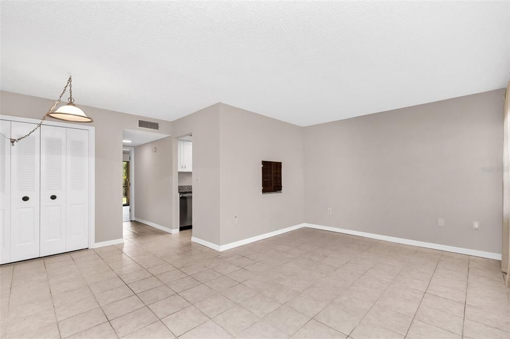 For Sale: $87,000 (1 beds, 1 baths, 647 Square Feet)