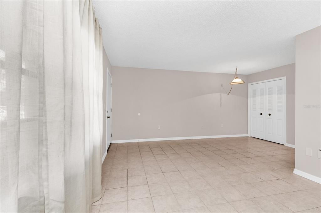 For Sale: $87,000 (1 beds, 1 baths, 647 Square Feet)