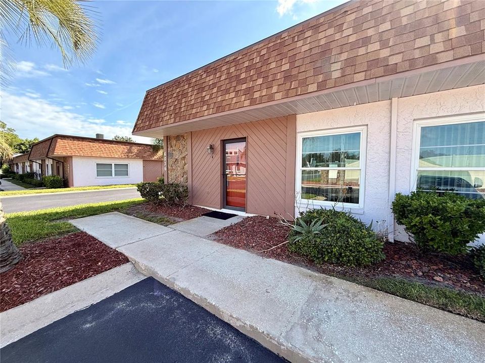 For Sale: $79,900 (2 beds, 1 baths, 825 Square Feet)