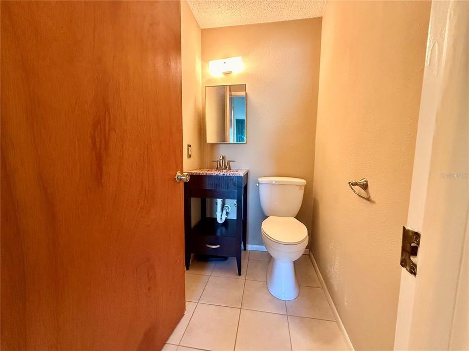 For Sale: $79,900 (2 beds, 1 baths, 825 Square Feet)