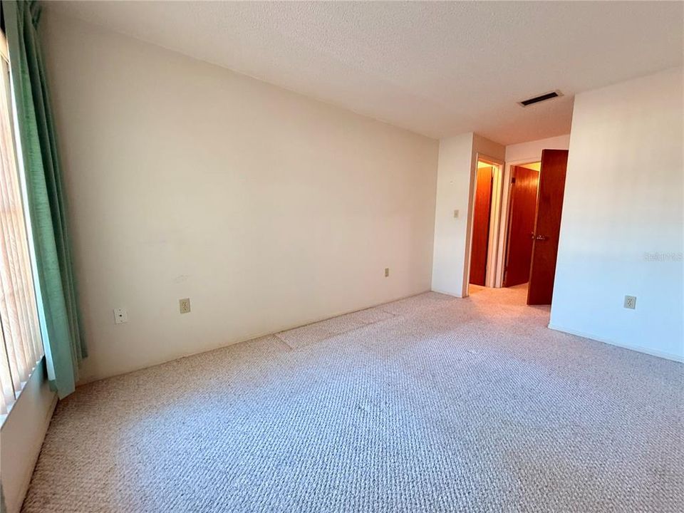 For Sale: $79,900 (2 beds, 1 baths, 825 Square Feet)