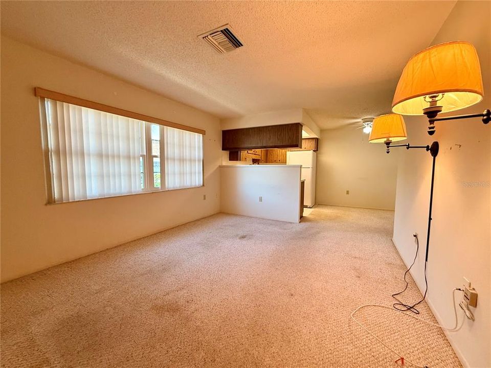 For Sale: $79,900 (2 beds, 1 baths, 825 Square Feet)