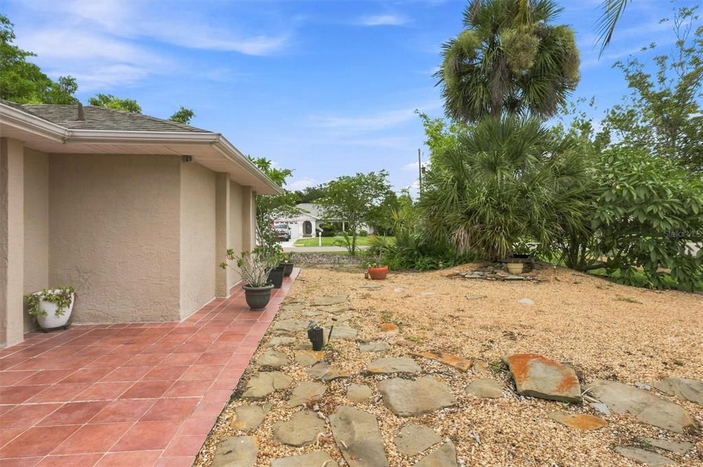 For Sale: $450,000 (3 beds, 2 baths, 2087 Square Feet)