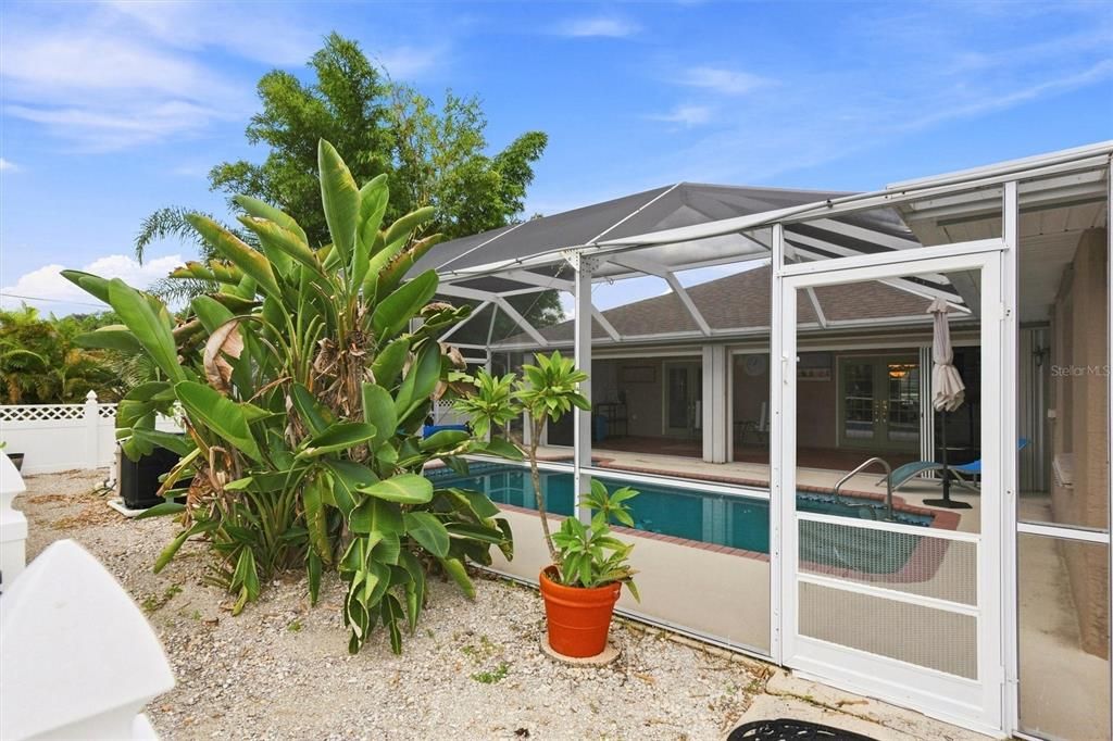 For Sale: $450,000 (3 beds, 2 baths, 2087 Square Feet)
