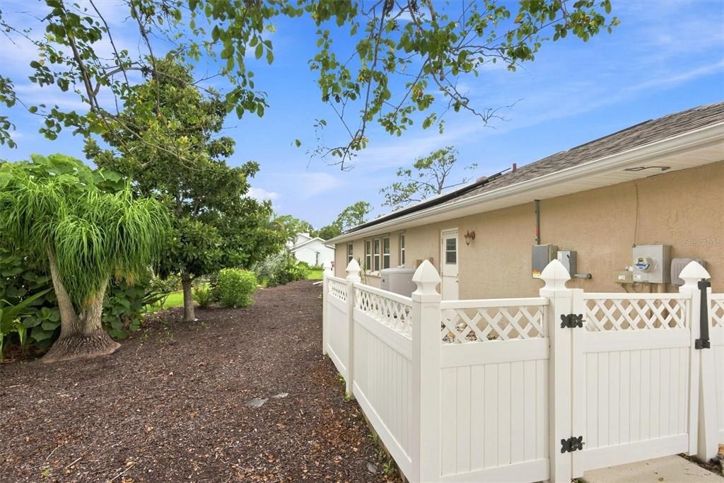 For Sale: $450,000 (3 beds, 2 baths, 2087 Square Feet)