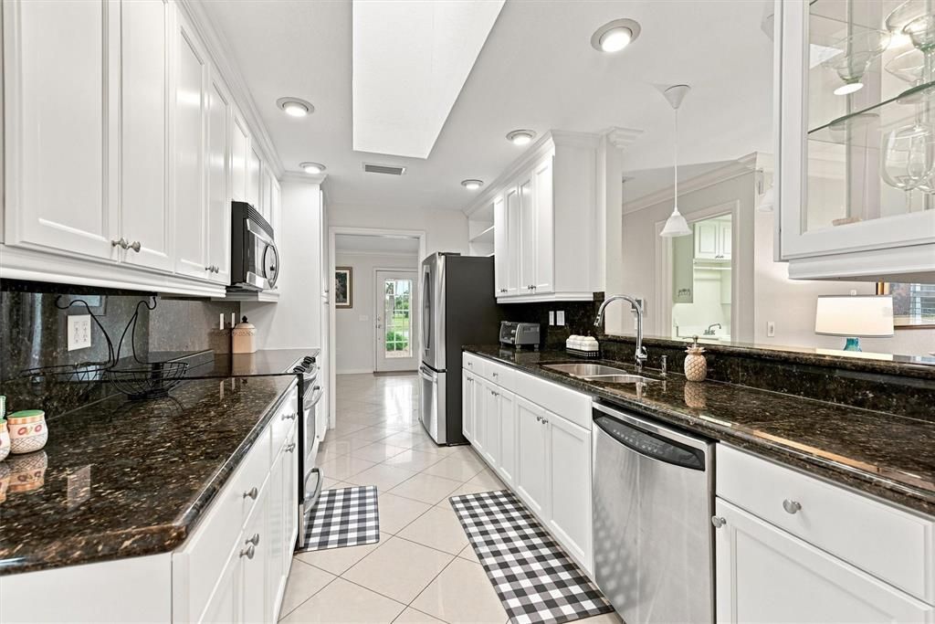 For Sale: $450,000 (3 beds, 2 baths, 2087 Square Feet)
