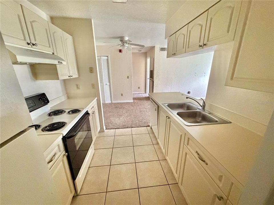For Sale: $163,000 (1 beds, 1 baths, 650 Square Feet)