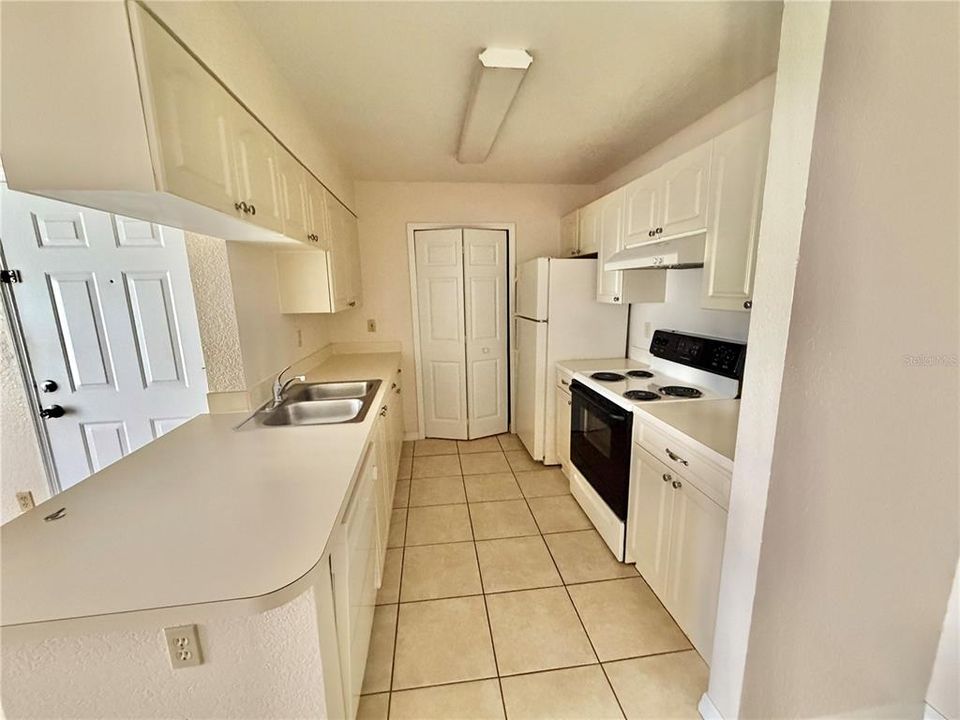 For Sale: $163,000 (1 beds, 1 baths, 650 Square Feet)