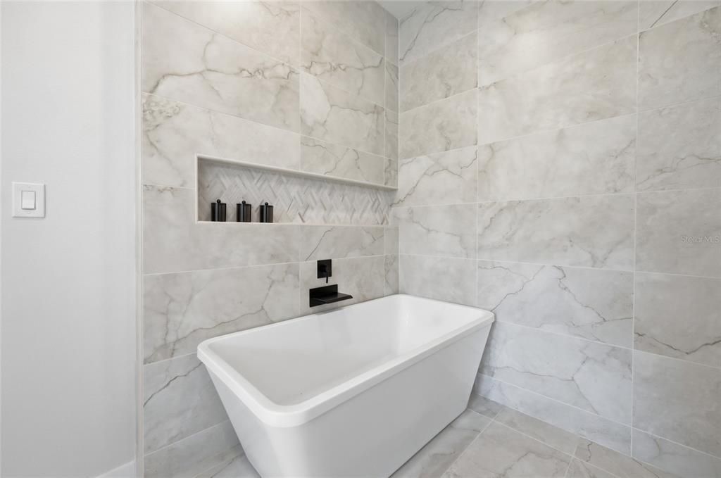 For Sale: $795,000 (5 beds, 4 baths, 2943 Square Feet)