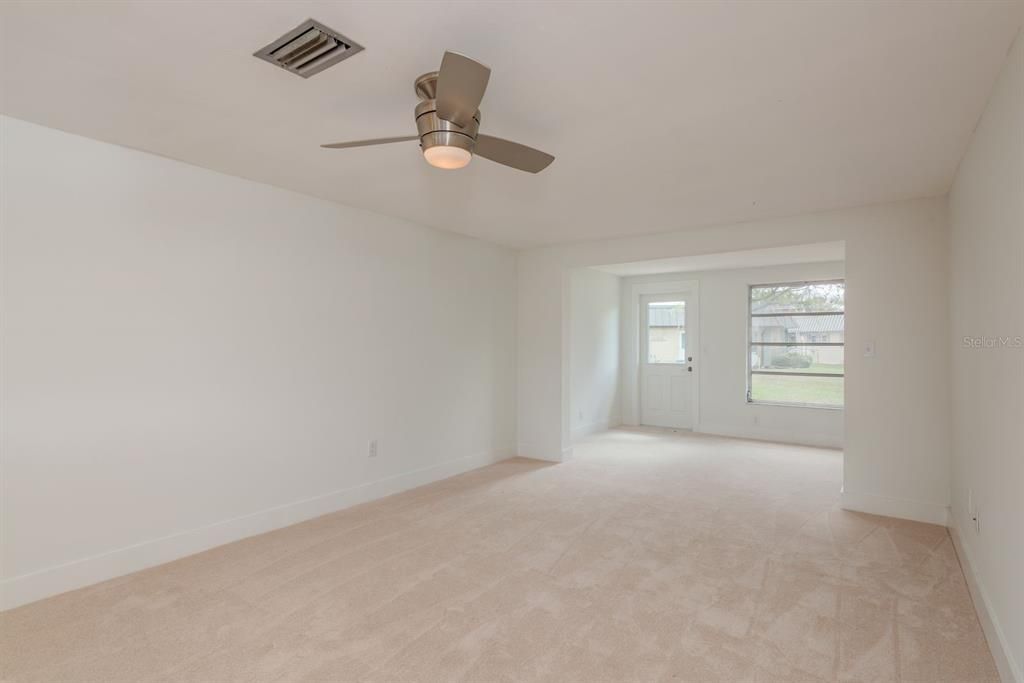 Active With Contract: $54,500 (2 beds, 1 baths, 975 Square Feet)