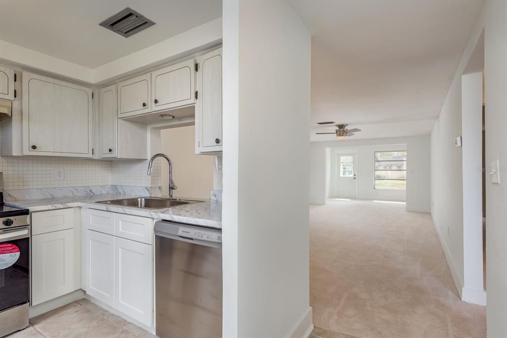 Active With Contract: $54,500 (2 beds, 1 baths, 975 Square Feet)
