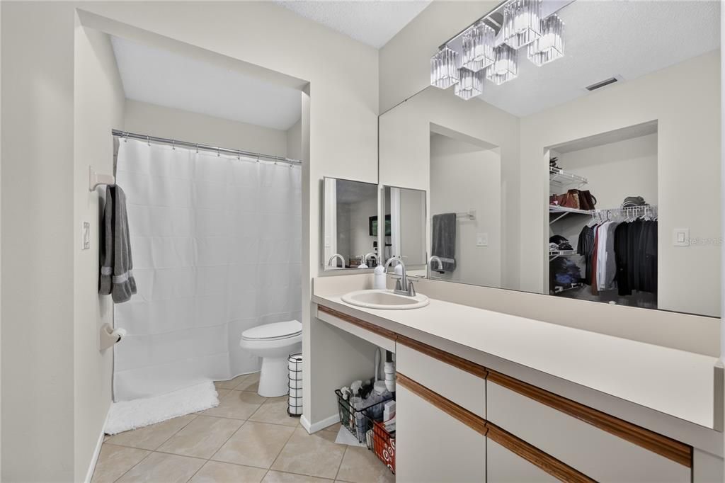 На продажу: $196,900 (2 спален, 2 ванн, 1160 Квадратных фут)