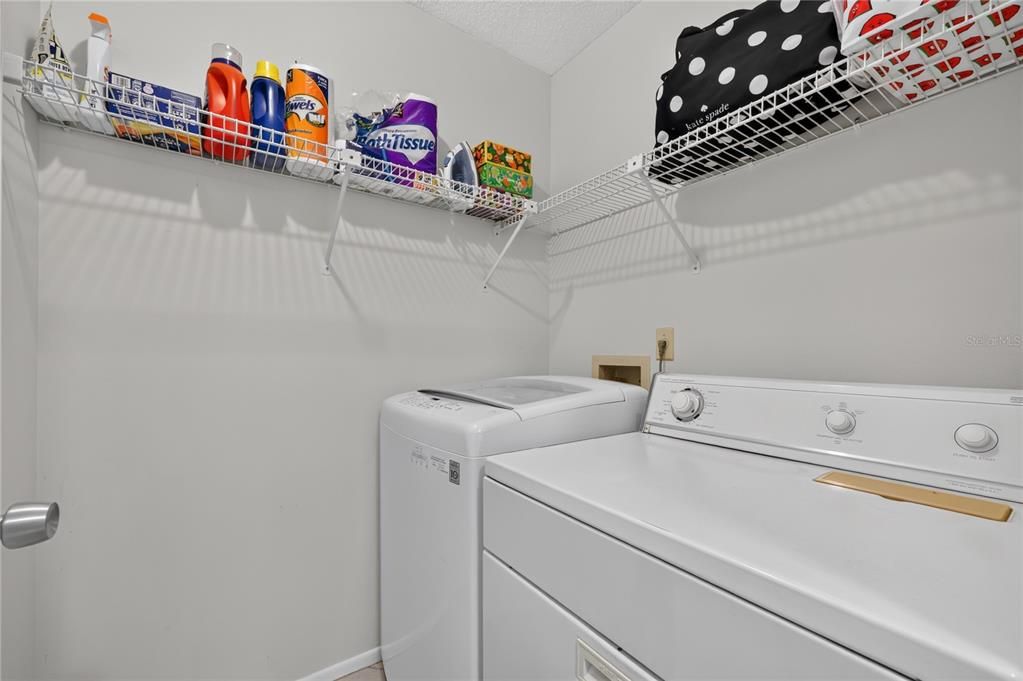 На продажу: $196,900 (2 спален, 2 ванн, 1160 Квадратных фут)