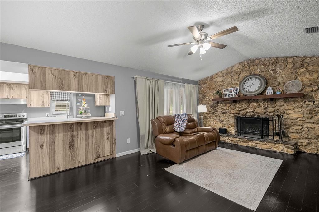 For Sale: $430,000 (3 beds, 2 baths, 1634 Square Feet)
