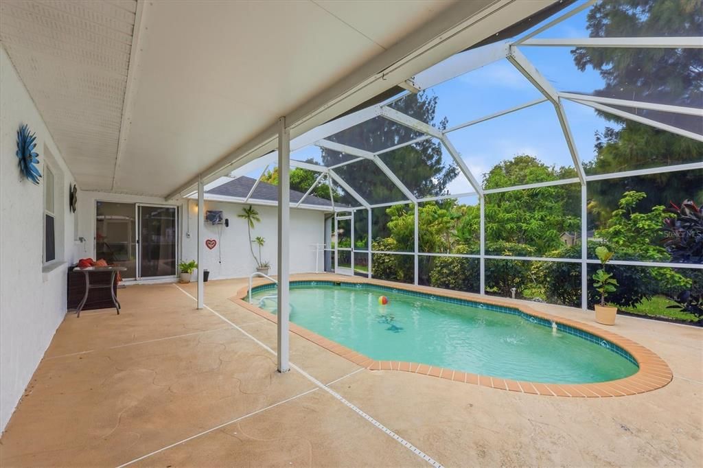 For Sale: $339,000 (4 beds, 2 baths, 1600 Square Feet)