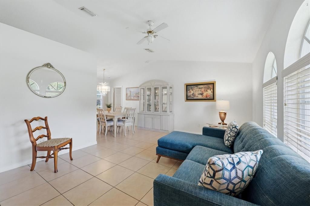 For Sale: $339,000 (4 beds, 2 baths, 1600 Square Feet)