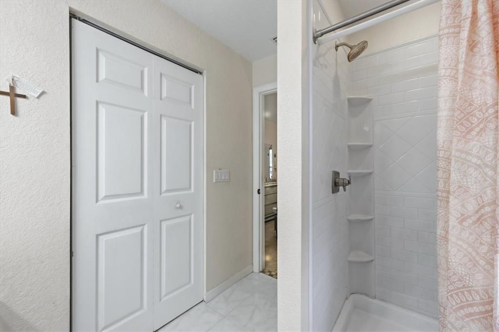 For Sale: $339,000 (4 beds, 2 baths, 1600 Square Feet)