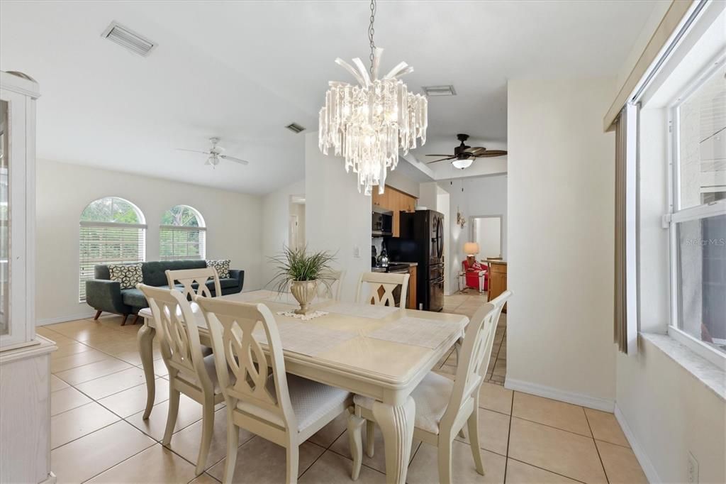 For Sale: $339,000 (4 beds, 2 baths, 1600 Square Feet)