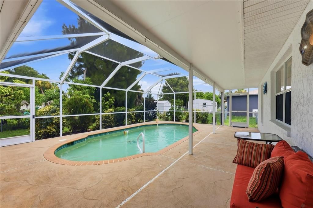 For Sale: $339,000 (4 beds, 2 baths, 1600 Square Feet)