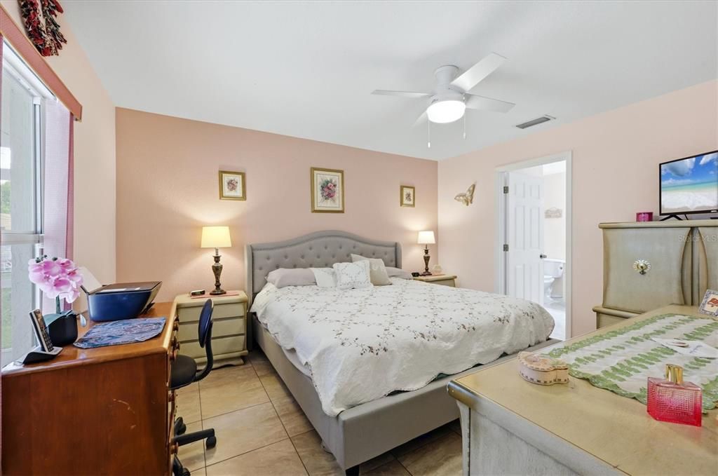 For Sale: $339,000 (4 beds, 2 baths, 1600 Square Feet)