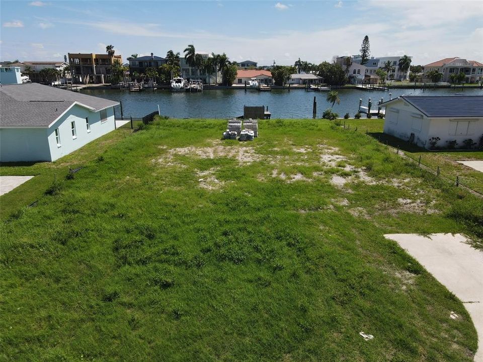 待售: $1,049,000 (0.19 acres)