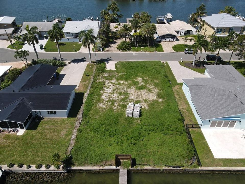 待售: $1,049,000 (0.19 acres)