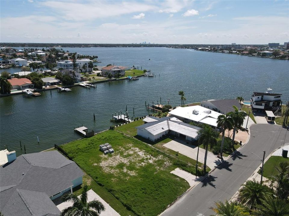 待售: $1,049,000 (0.19 acres)