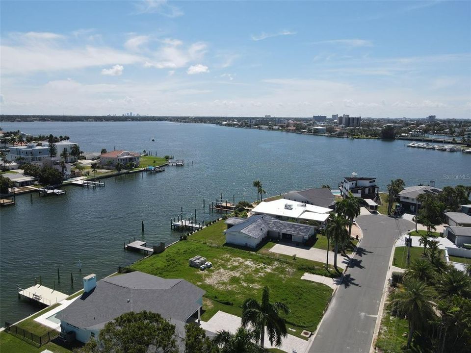 待售: $1,049,000 (0.19 acres)