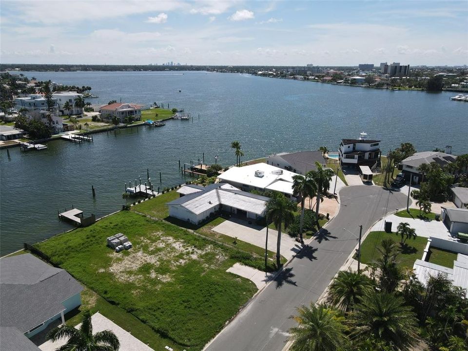 待售: $1,049,000 (0.19 acres)
