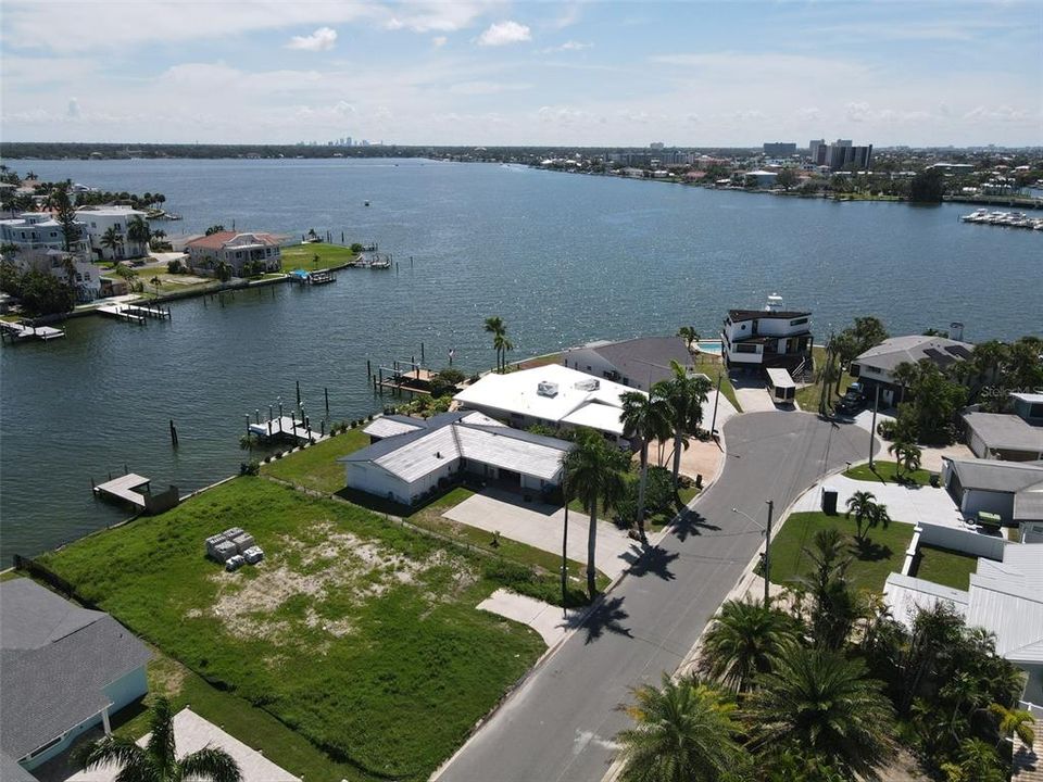 待售: $1,049,000 (0.19 acres)