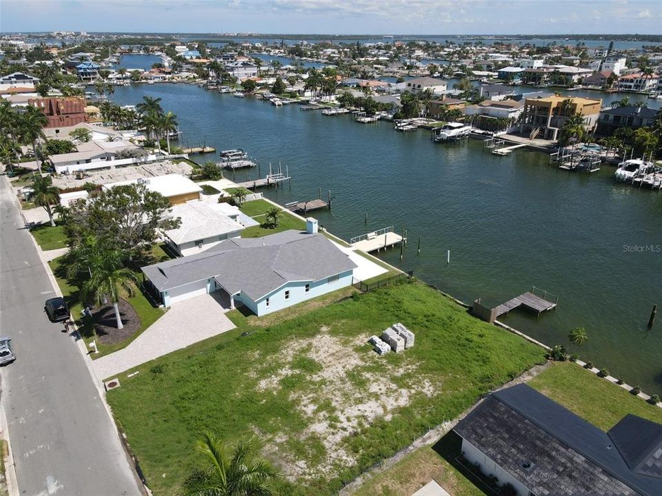 待售: $1,049,000 (0.19 acres)