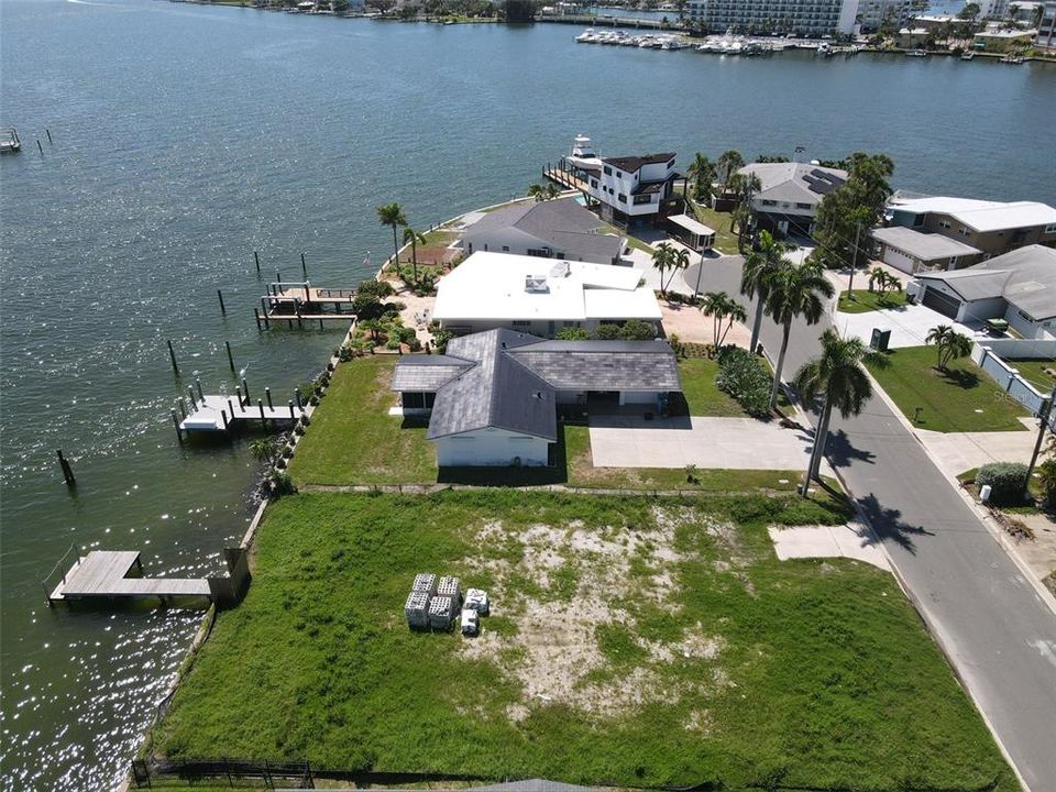 待售: $1,049,000 (0.19 acres)