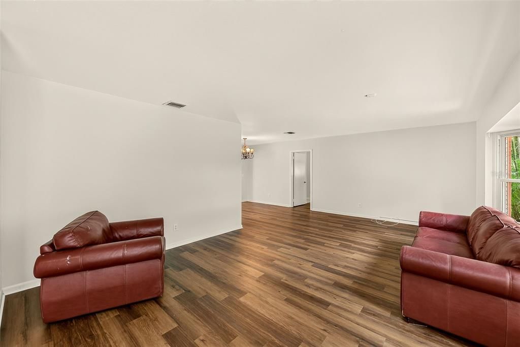 For Rent: $3,400 (4 beds, 2 baths, 1739 Square Feet)