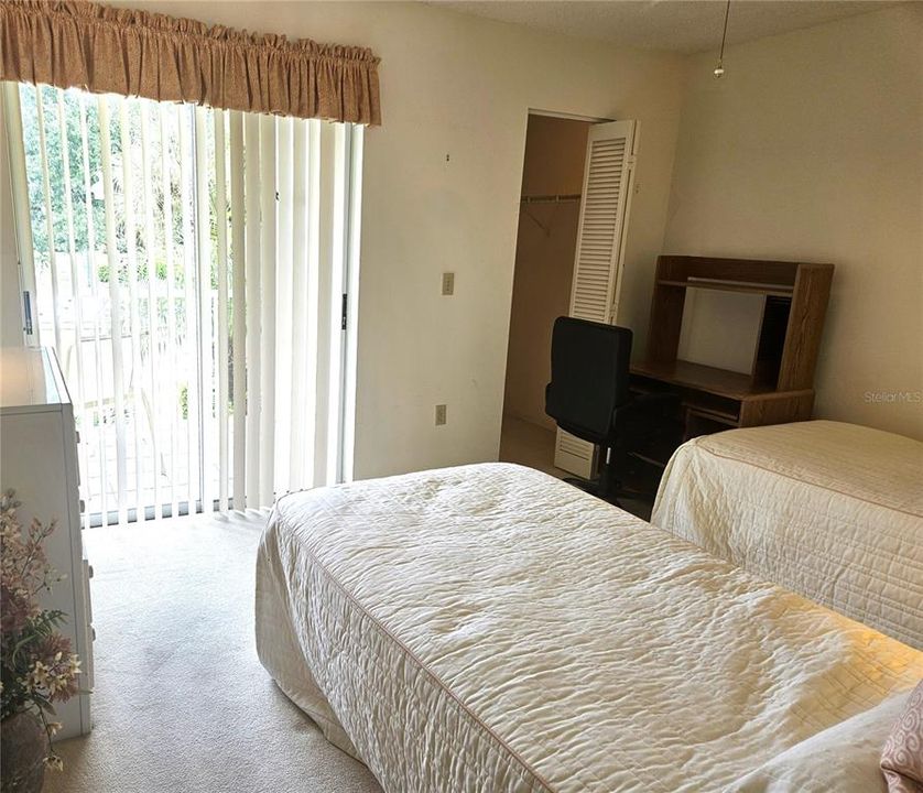 For Sale: $199,900 (2 beds, 2 baths, 1284 Square Feet)