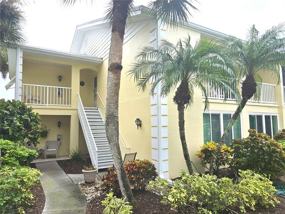 For Sale: $199,900 (2 beds, 2 baths, 1284 Square Feet)