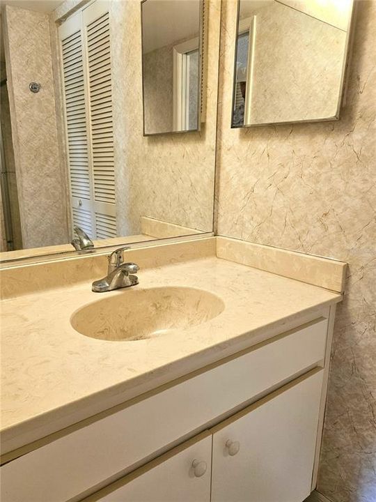 For Sale: $199,900 (2 beds, 2 baths, 1284 Square Feet)