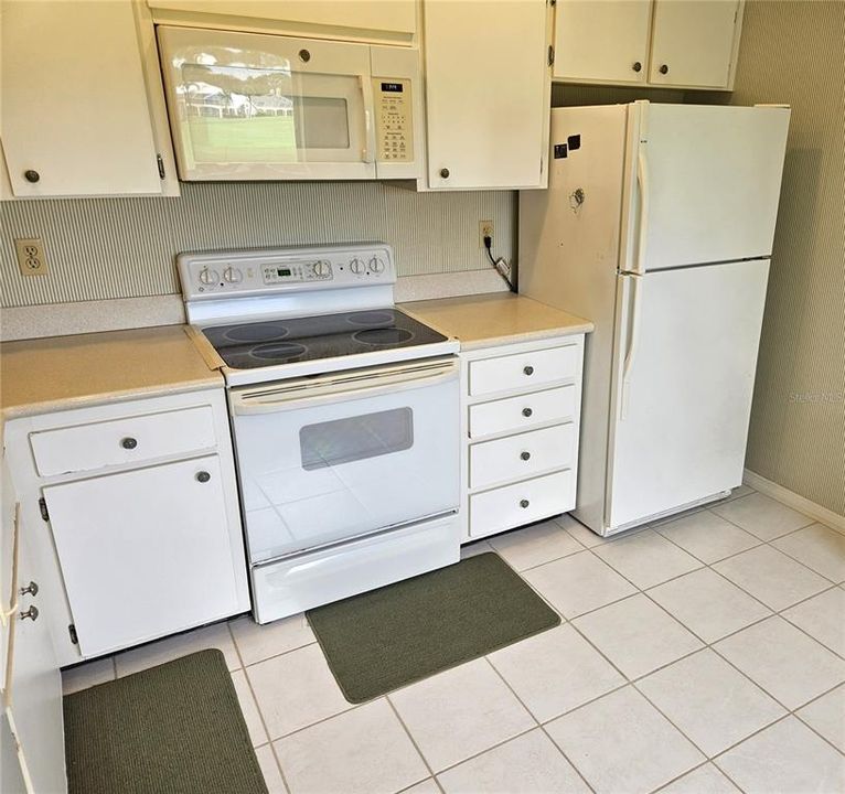 For Sale: $199,900 (2 beds, 2 baths, 1284 Square Feet)