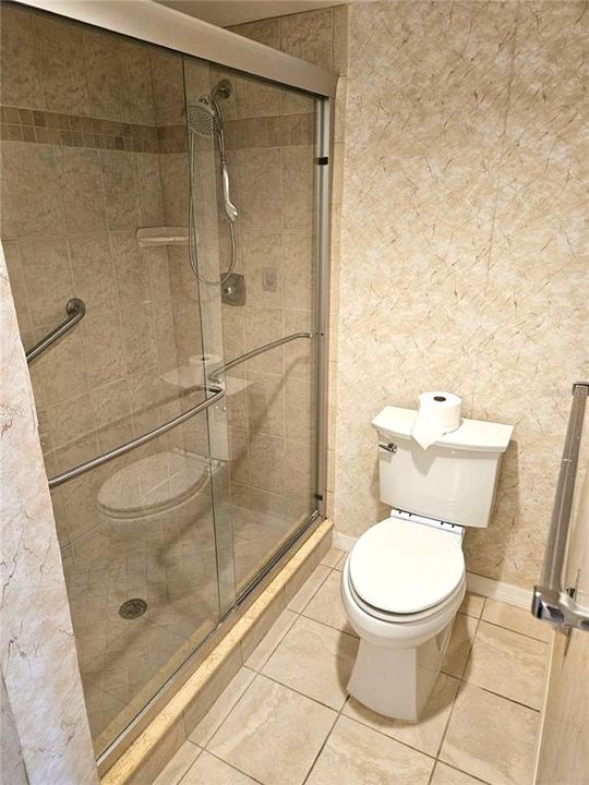 For Sale: $199,900 (2 beds, 2 baths, 1284 Square Feet)