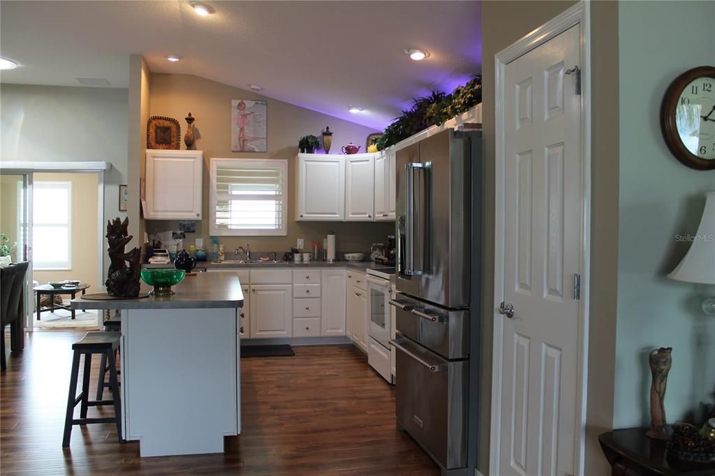 For Sale: $430,000 (3 beds, 2 baths, 1821 Square Feet)