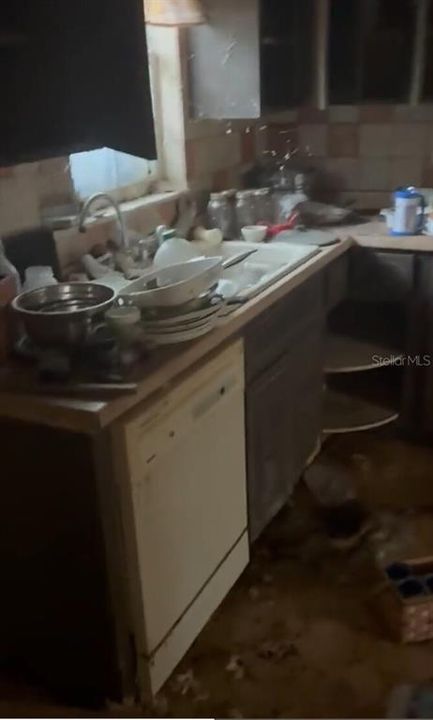 На продажу: $285,000 (3 спален, 2 ванн, 1893 Квадратных фут)