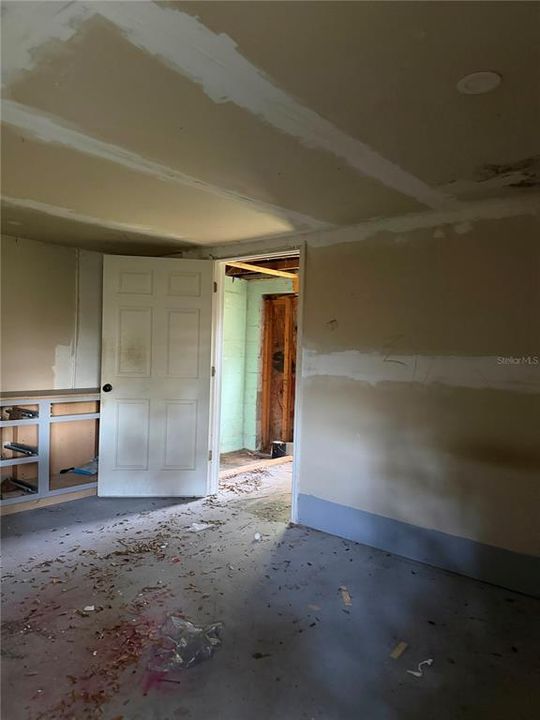 合同活跃: $110,000 (2 贝兹, 1 浴室, 840 平方英尺)