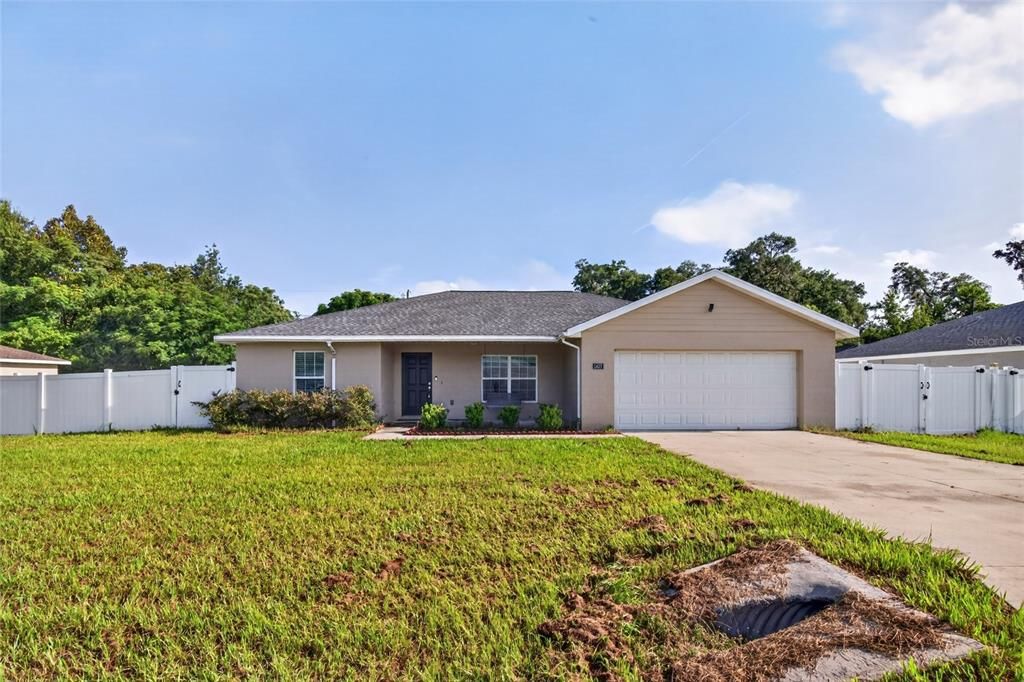 For Sale: $275,000 (3 beds, 2 baths, 1433 Square Feet)